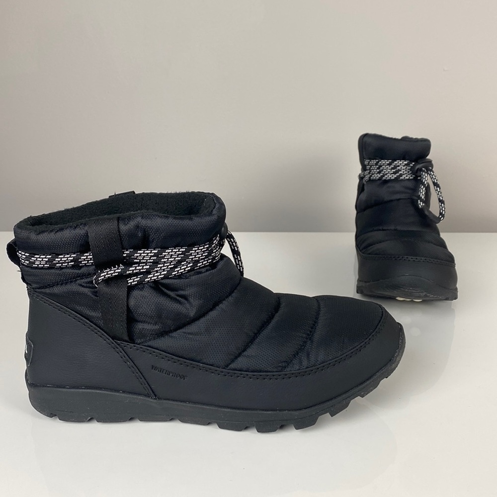 SOREL Women’s Whitney Short Snow Boot Size 9.5